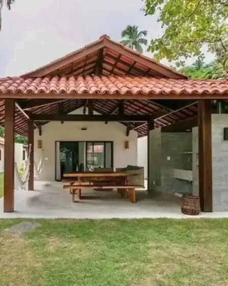 Varanda de madeira decorada